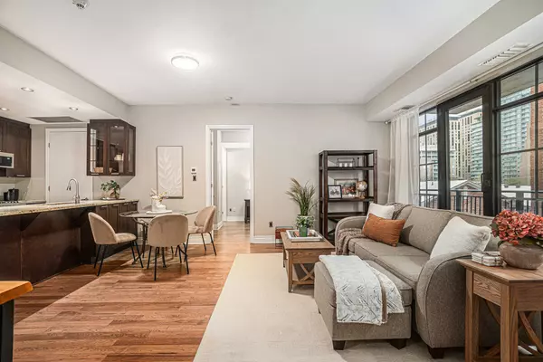 Dows Lake - Civic Hospital And Area, ON K1Y 1R6,327 Breezehill AVE S #403