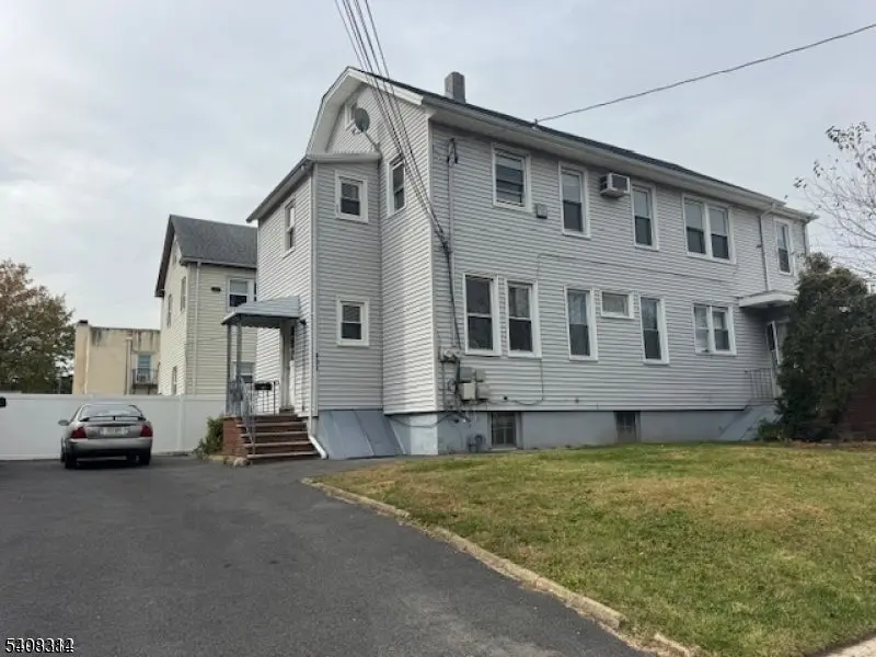 Linden City, NJ 07036,211 W Saint Georges Ave