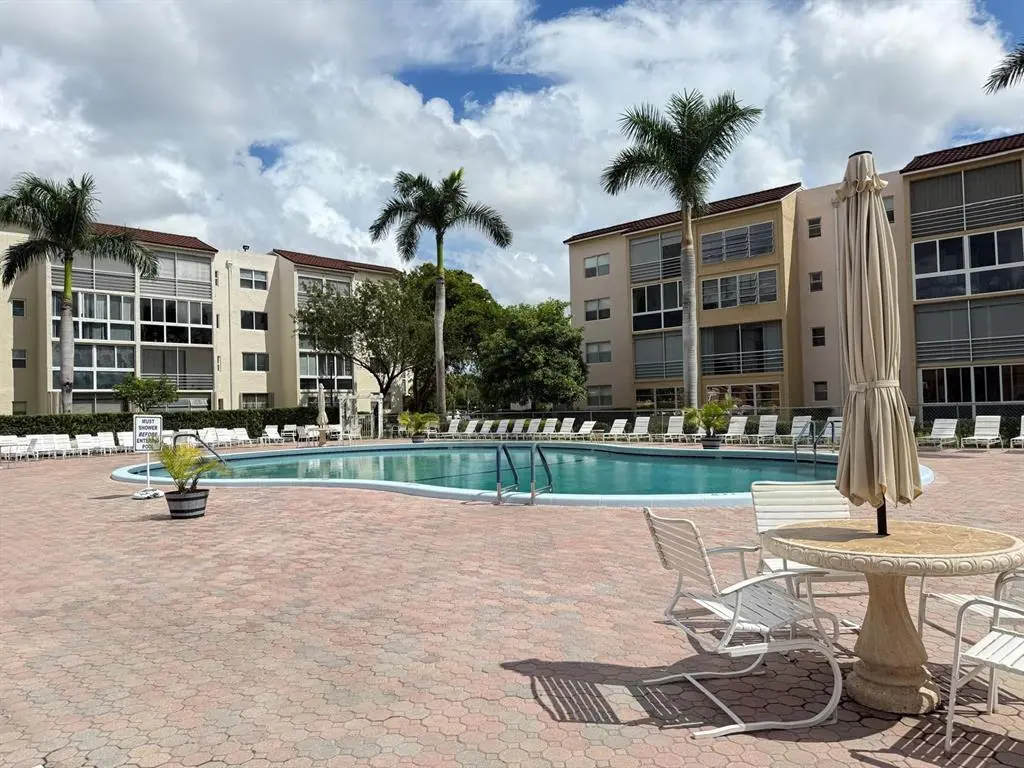 Lauderdale Lakes, FL 33311,2851 Somerset Dr #316