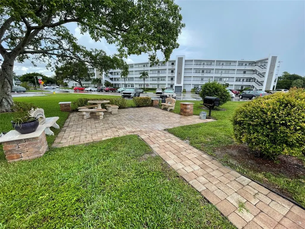 Deerfield Beach, FL 33442,139 Oakridge J #139