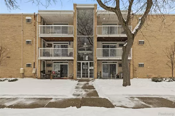 4909 Crooks RD #D6, Royal Oak, MI 48073