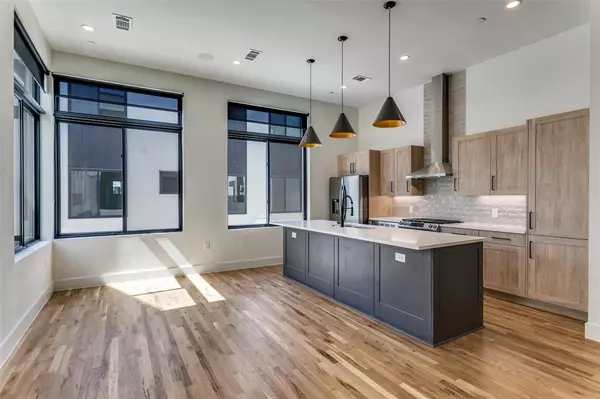 Dallas, TX 75206,5609 Live Oak Street #301