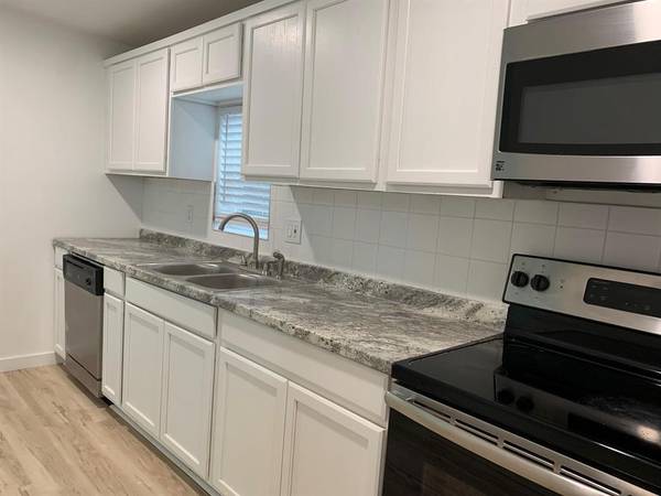 1046 W Collins Street, Denison, TX 75020