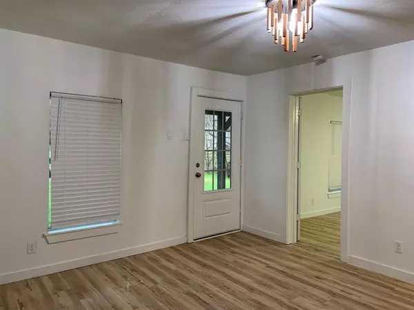 Denison, TX 75020,1046 W Collins Street