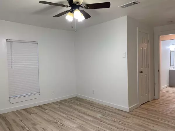 Denison, TX 75020,1046 W Collins Street