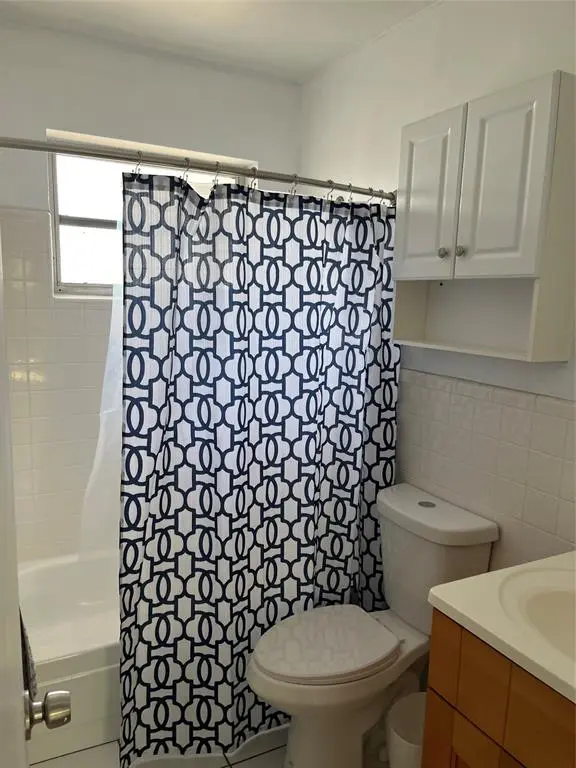 Pompano Beach, FL 33062,222 NE 23rd Ave #2