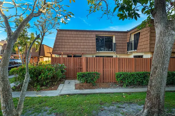 9101 SW 19th Pl #B, Davie, FL 33324