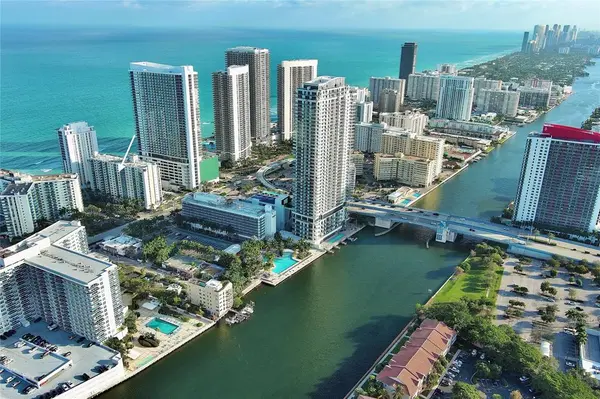 Hollywood, FL 33019,4001 S Ocean Dr #14