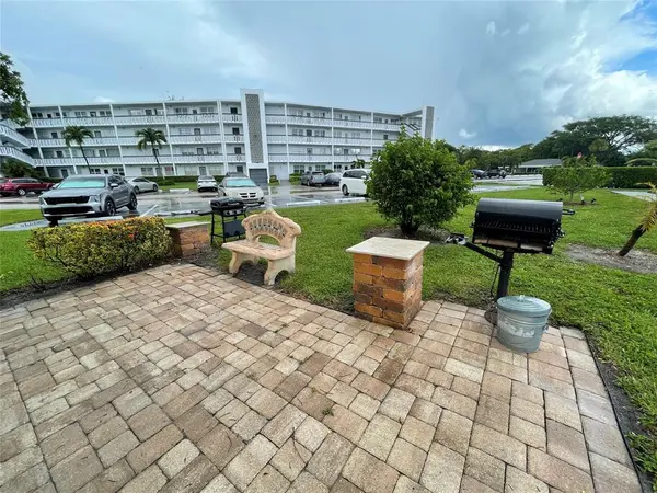 Deerfield Beach, FL 33442,139 Oakridge J #139