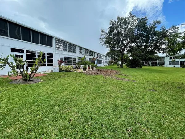 Deerfield Beach, FL 33442,139 Oakridge J #139