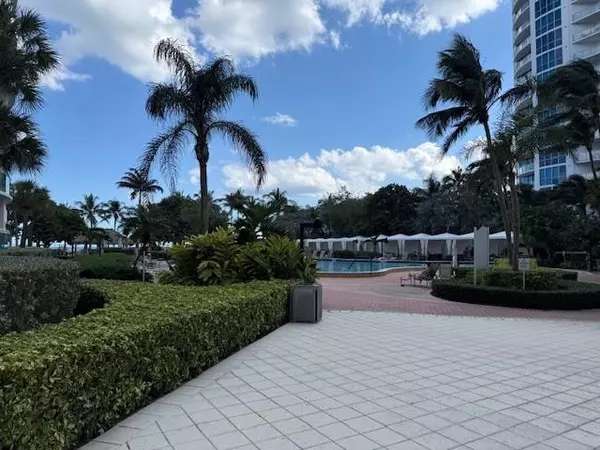 Hollywood, FL 33019,3001 S Ocean Dr #647