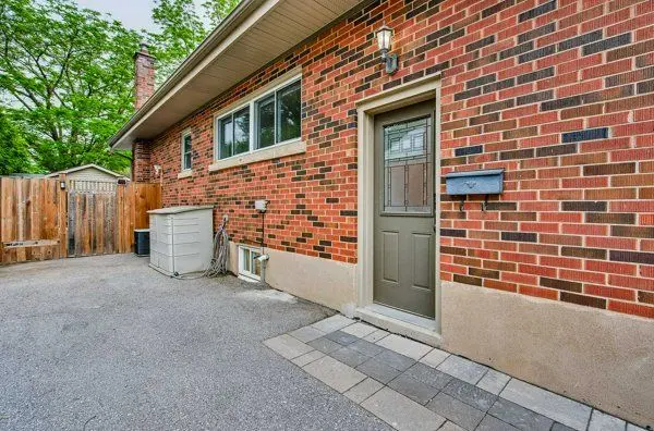 Burlington, ON L7R 1Y6,2217 Ghent AVE