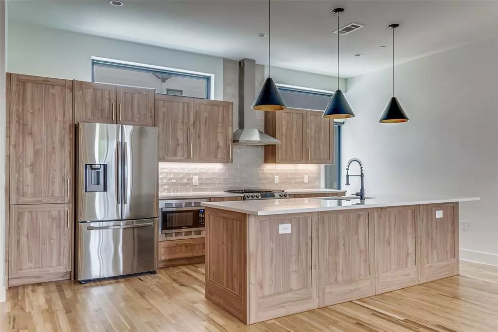 Dallas, TX 75206,5609 Live Oak Street #404