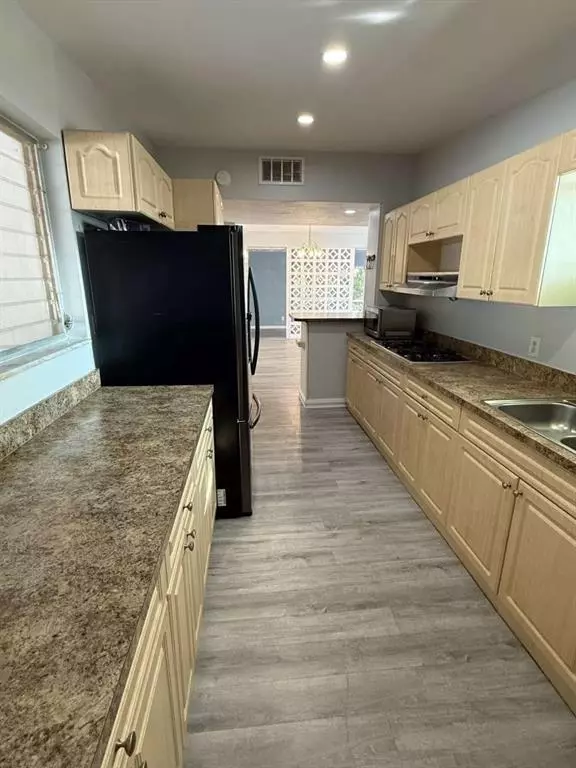 Port St Lucie, FL 34983,400 E Prima Vista Blvd