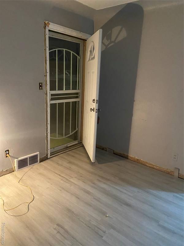 15720 Southfield RD, Detroit, MI 48223