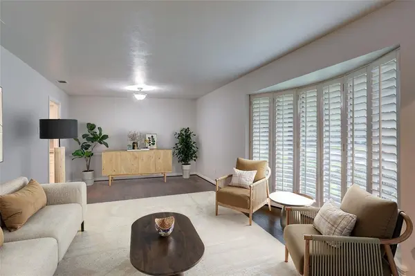 Dallas, TX 75243,9424 Hunters Creek Drive