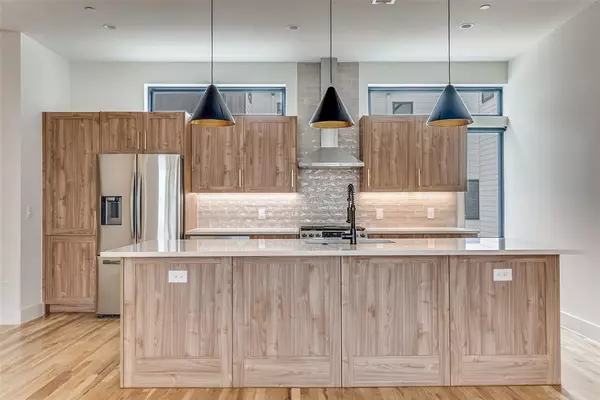 Dallas, TX 75206,5609 Live Oak Street #404