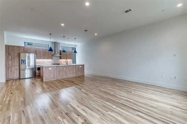 Dallas, TX 75206,5609 Live Oak Street #404