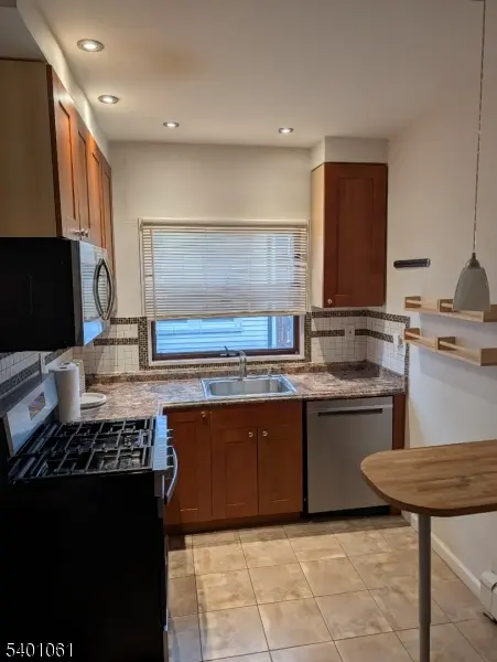 Somerville Boro, NJ 08876,109 Somerset St