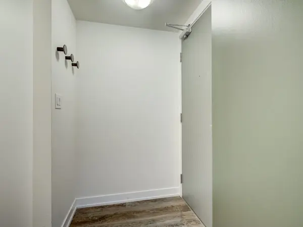 Toronto C08, ON M4Y 1K3,17 Dundonald ST #201