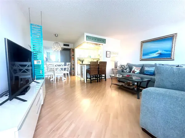 Deerfield Beach, FL 33442,2004 Harwood C #2004