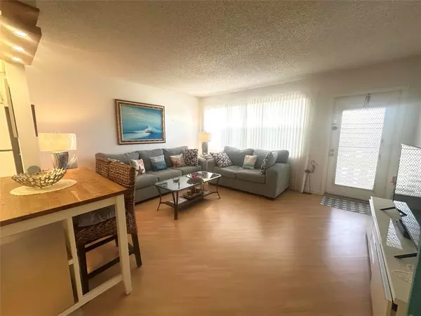 Deerfield Beach, FL 33442,2004 Harwood C #2004