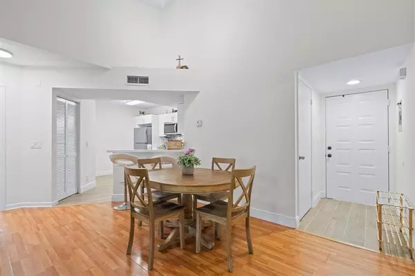 Coral Springs, FL 33067,8851 S Wiles Rd #305