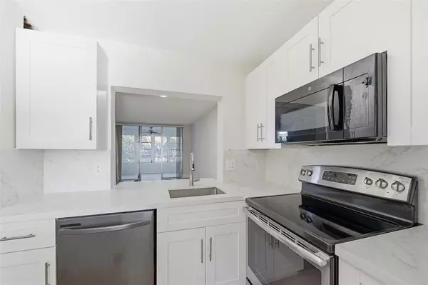 9430 Poinciana Pl #409, Davie, FL 33324