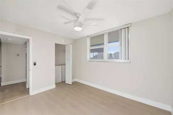 Davie, FL 33324,9430 Poinciana Pl #409