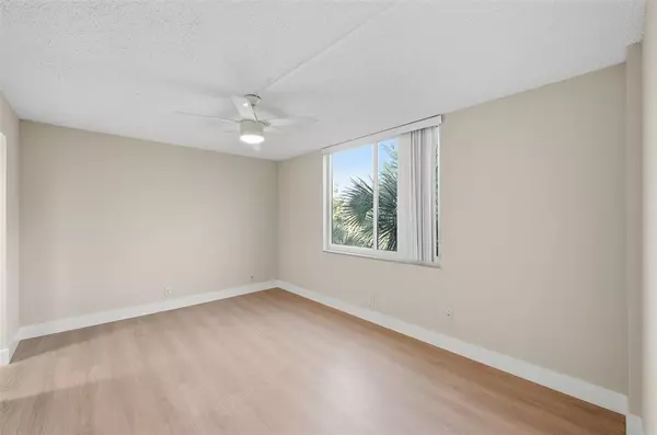 Davie, FL 33324,9430 Poinciana Pl #409