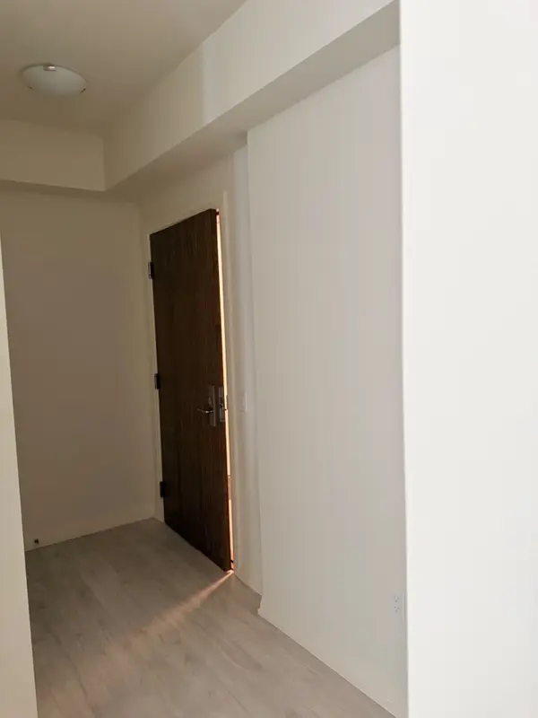 27 Korda Gate #2111, Vaughan, ON L4K 2M9