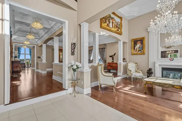 Aurora, ON L4G 0K4,22 Longthorpe CT