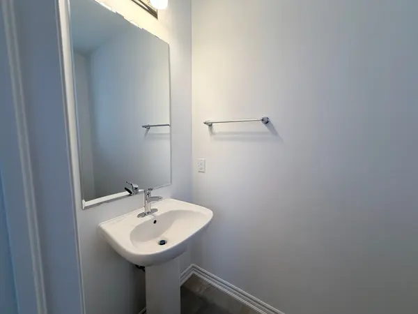 Barrie, ON L9J 0B7,92 Vinewood CRES