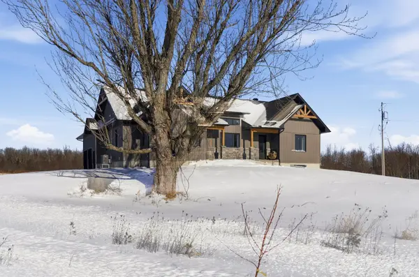 16119 Eamer RD, South Stormont, ON K0C 1R0