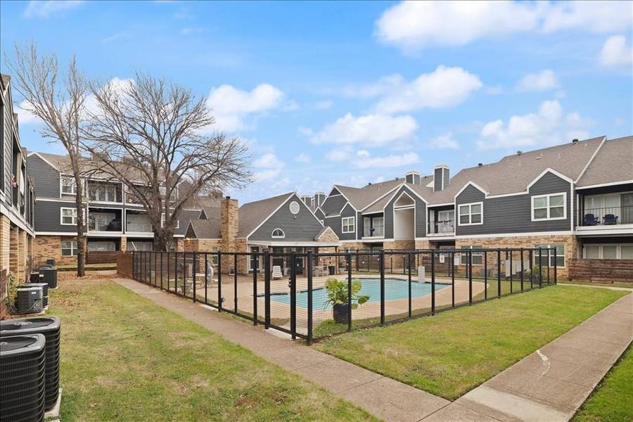 1441 Westmount Avenue #211, Dallas, TX 75211