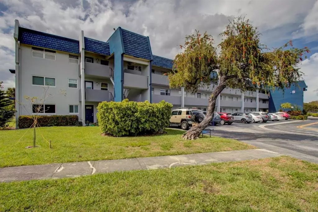 Margate, FL 33063,7867 Golf Circle Dr #108