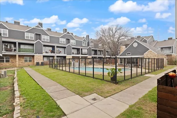 Dallas, TX 75211,1441 Westmount Avenue #211