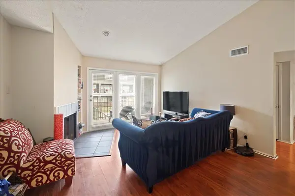 Dallas, TX 75211,1441 Westmount Avenue #211