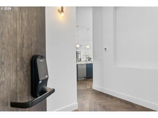 Lake Oswego, OR 97034,21 E D AVE #3