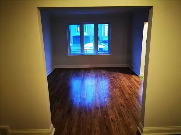 Toronto C07, ON M2M 1J8,248 Patricia (MAIN) AVE