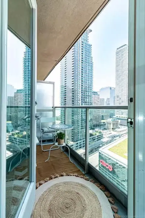 Toronto C01, ON M5E 1Z8,18 Yonge ST #2014