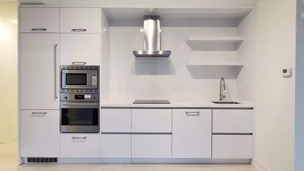 Toronto C10, ON M4S 2B4,2221 Yonge ST #902