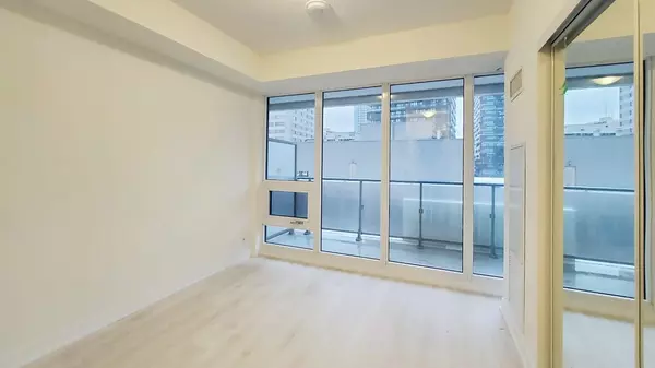 Toronto C10, ON M4S 2B4,2221 Yonge ST #902