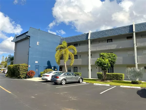 Margate, FL 33063,7837 Golf Circle Dr #206