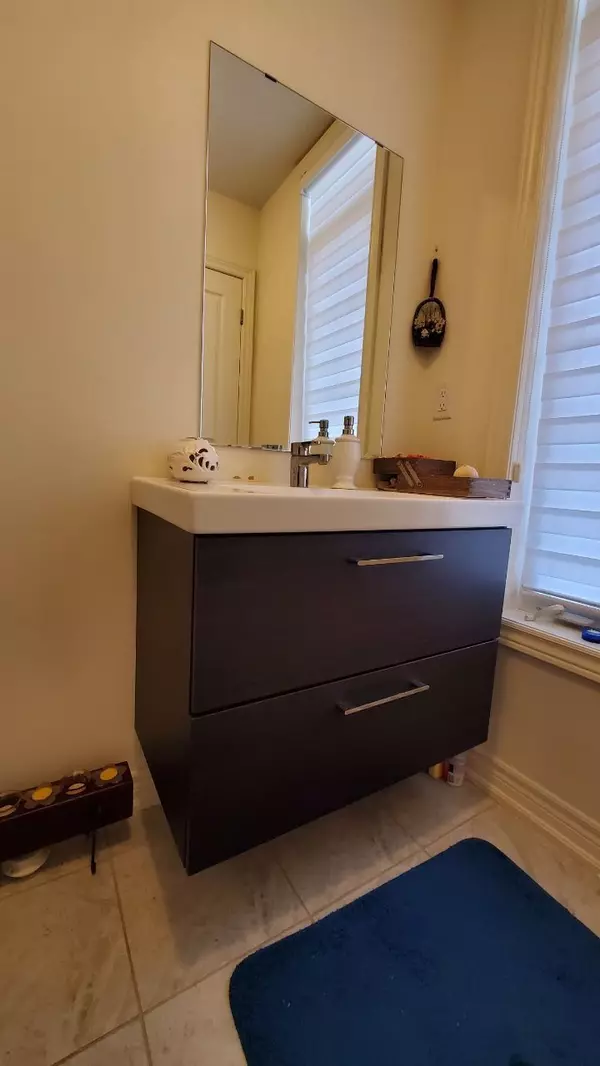 Aurora, ON L4G 0V9,19 Chouinard WAY ##Main&2nd