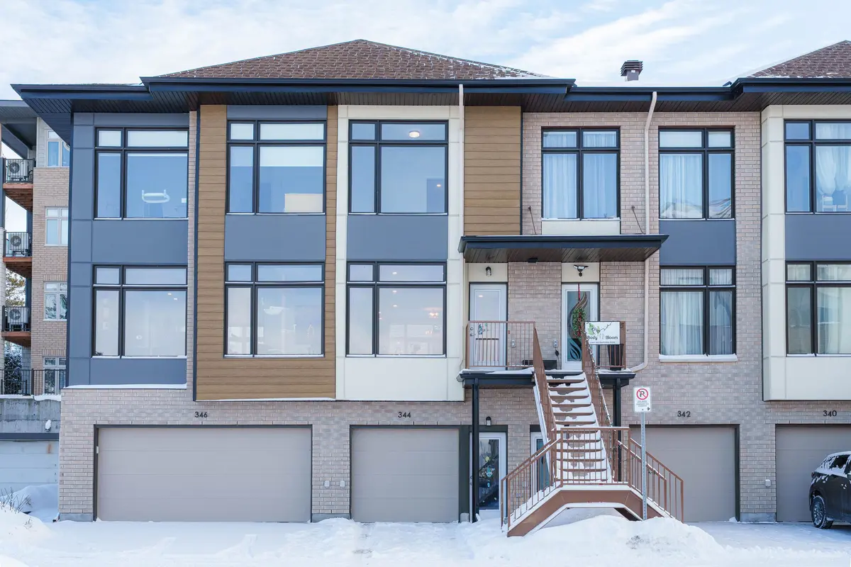 Parkway Park - Queensway Terrace S And Area, ON K2H 0C5,344 Foliage Private