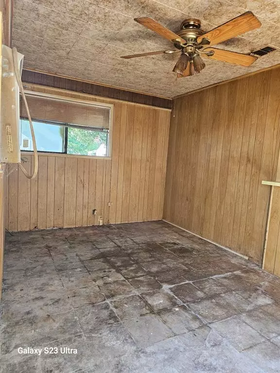 Dallas, TX 75216,4605 Haas Drive