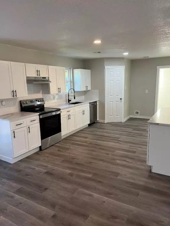 Robinson, TX 76706,916 W Elizabeth Drive