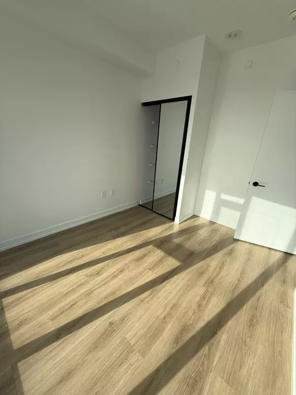 Brampton, ON L7A 5L3,10 Lagerfeld DR #212