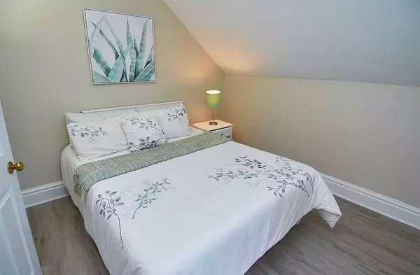 Mississauga, ON L5H 3B2,1395 Lorne Park RD